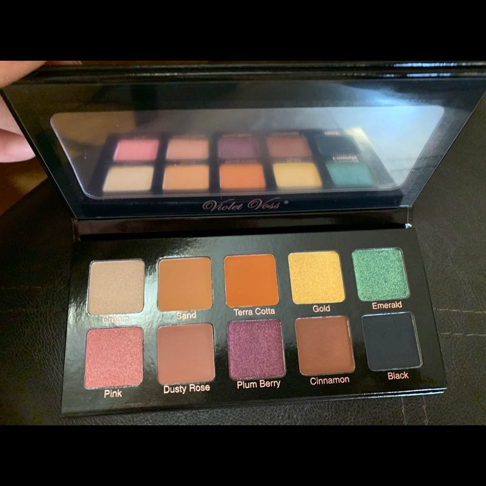 Violet Voss Essentials eyeshadow palette